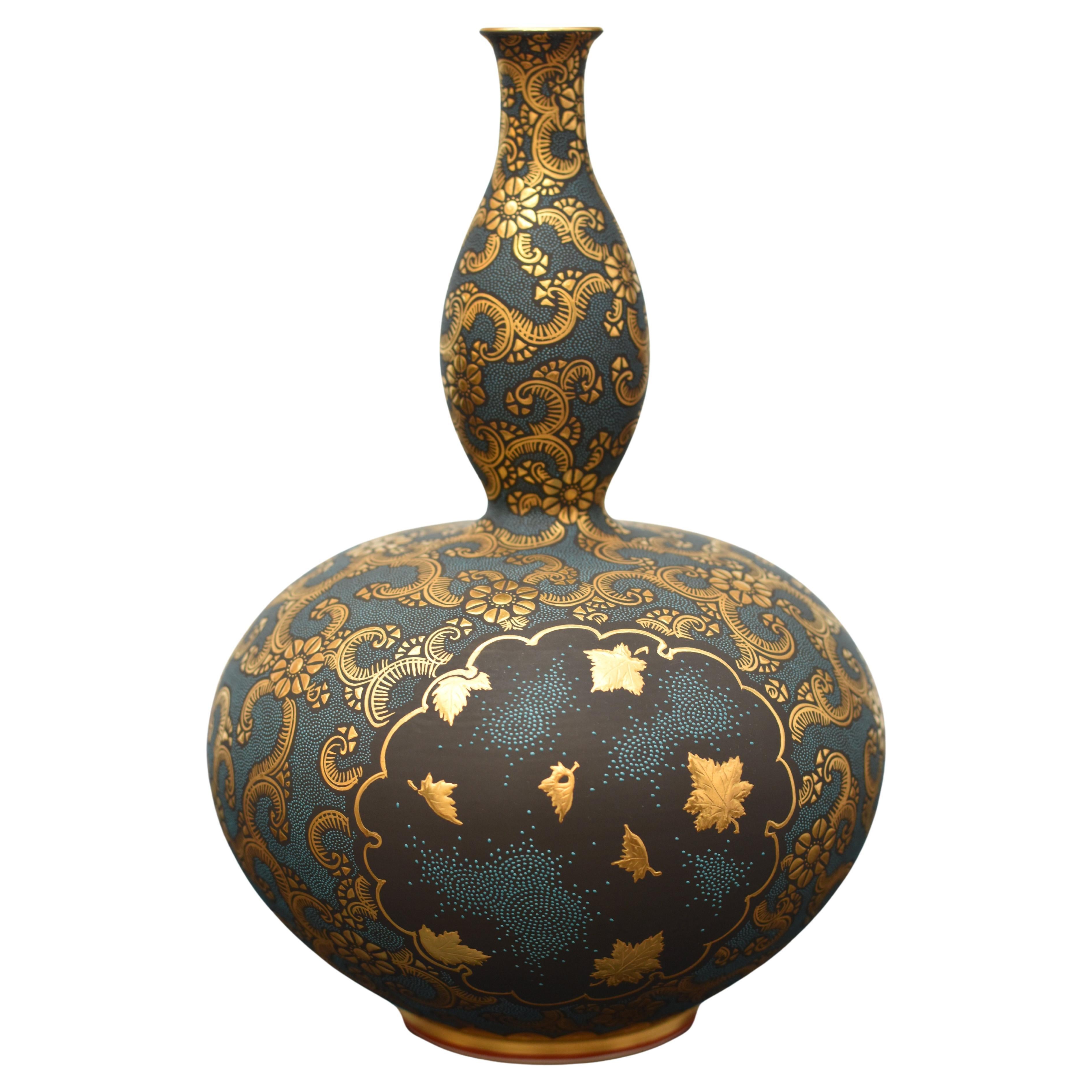 Contemporain japonais  Vase en porcelaine bleue et or pur du maître artiste, 3 en vente
