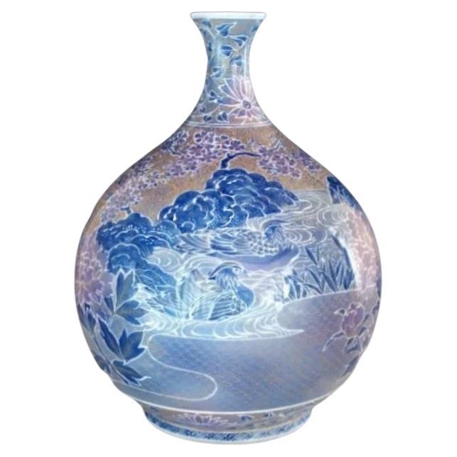 Japonais Vase japonais contemporain en porcelaine bleue pourpre et or par un maître artiste, 2 en vente