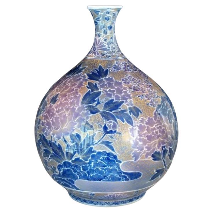 Vase japonais contemporain en porcelaine bleue pourpre et or par un maître artiste, 2 en vente