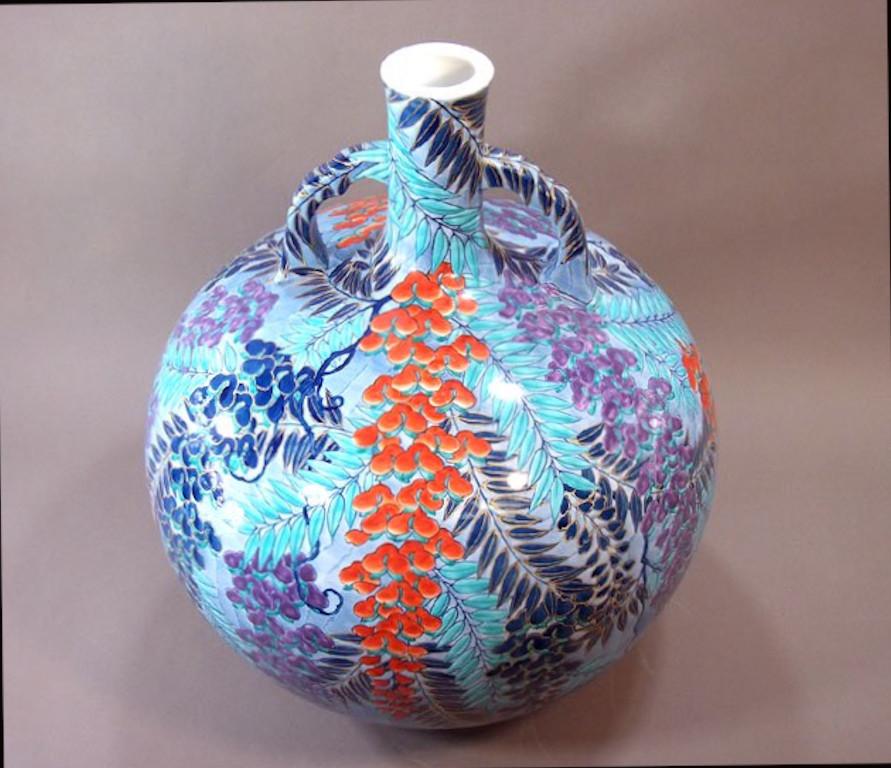 Japanische zeitgenössische japanische Porzellanvase von Meisterkünstler in Blau, Lila und Türkis (Handbemalt) im Angebot