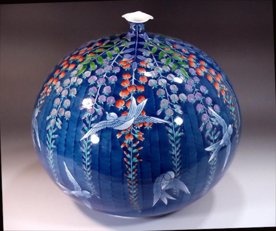 Japanische zeitgenössische japanische Porzellanvase von Meisterkünstler in Blau, Lila und Türkis (21. Jahrhundert und zeitgenössisch) im Angebot