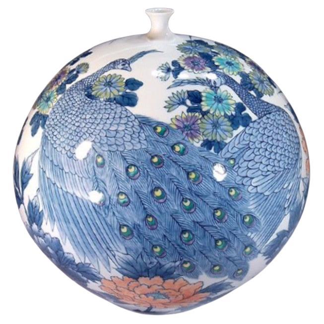 Japonais Vase contemporain japonais en porcelaine bleue, rouge et verte, réalisé par un maître artiste, 2 en vente
