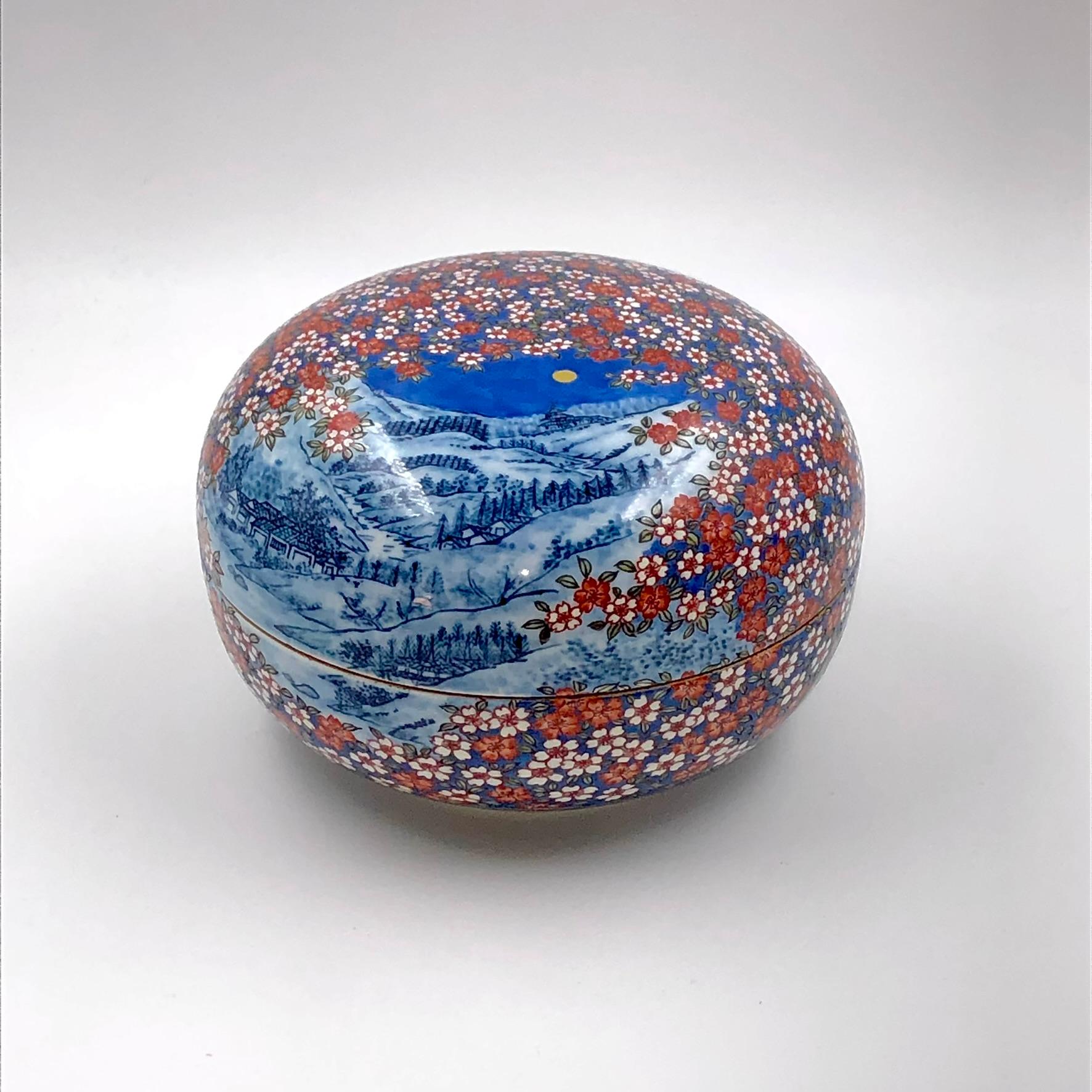 Mesmerizing Japanese contemporary museum-quality decorative porcelain box, painstakingly intricately hand-painted in blue underglaze on the inside and in blue and red Set against a stunning globular background in dark blue on the outside , a signed
