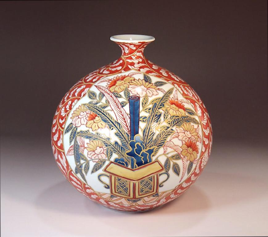 Japanese Contemporary Blue Red White Porcelain Vase by Master Artist, 4 In New Condition For Sale In Takarazuka, JP