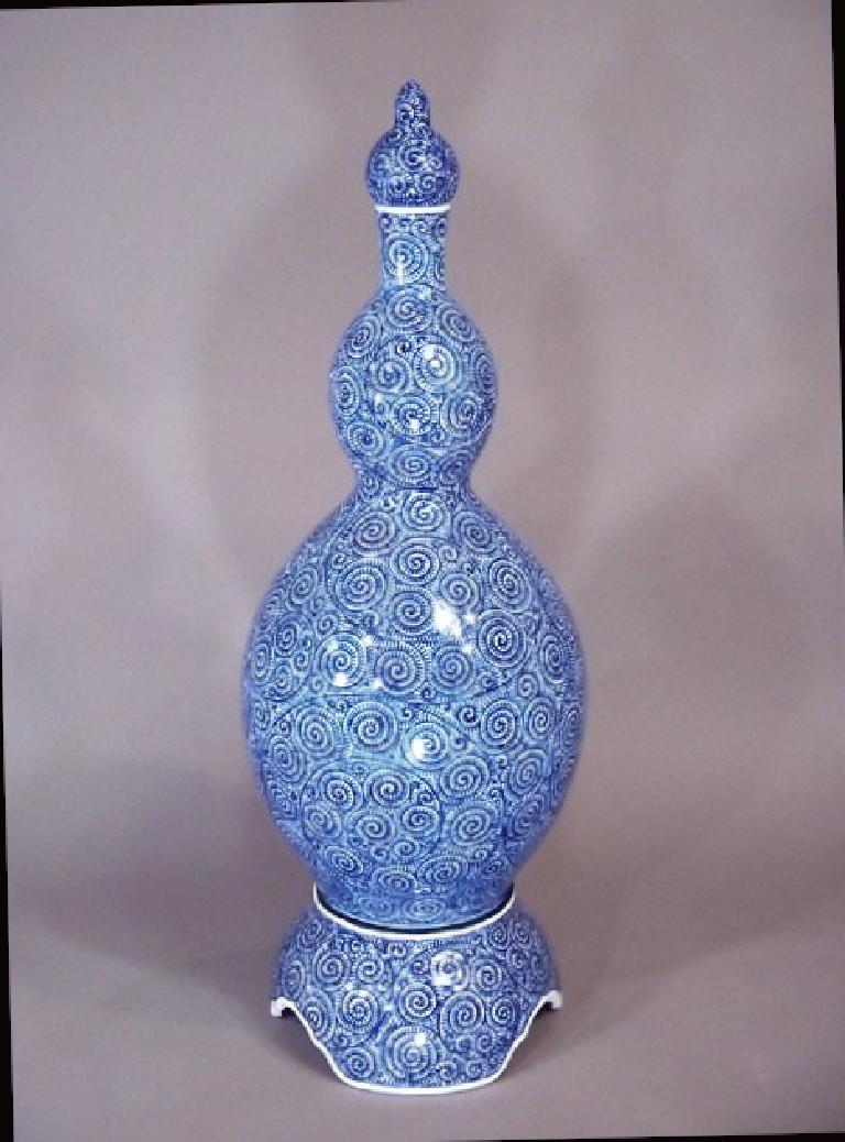 Meiji Japanese Contemporary Blue Three-Piece Porcelain Lidded Vase by Master Artist For Sale