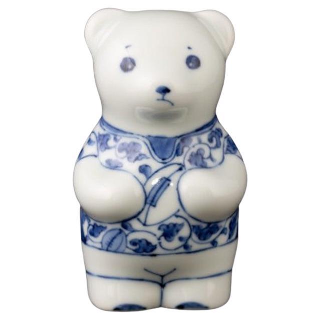 Zeitgenössische japanische Bär-Skulptur aus blau-weißem Porzellan, 5