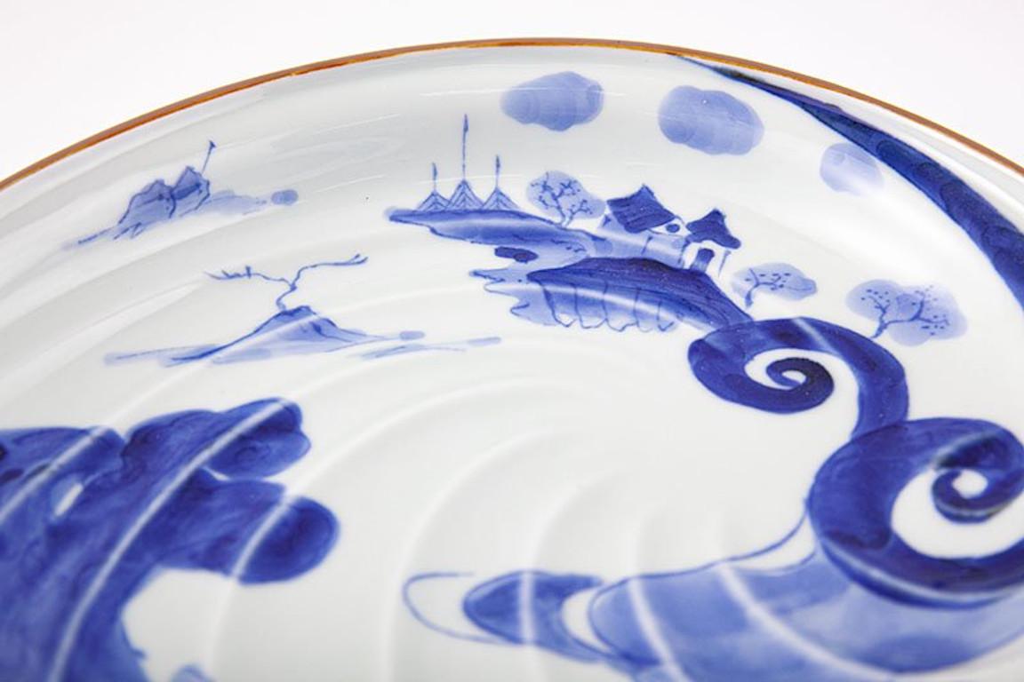 Japonais Chargeur japonais contemporain en porcelaine bleu blanc  en vente