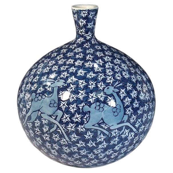 Vase japonais contemporain en porcelaine bleue et blanche par un maître artiste, 3 pièces