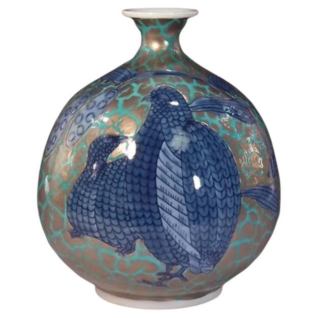Vase japonais contemporain en porcelaine bleue et blanche par un maître artiste, 3 pièces en vente