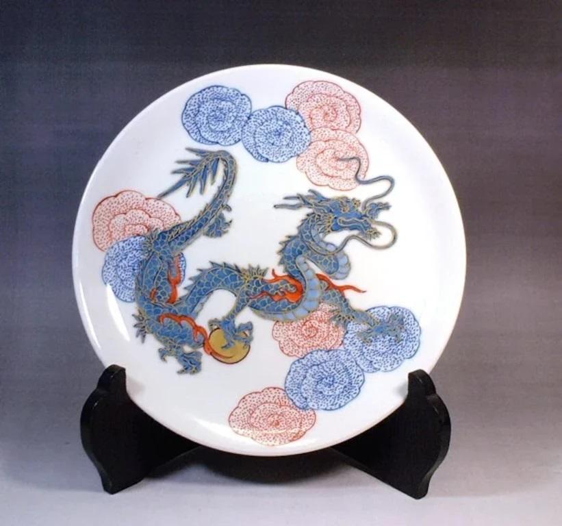 Japanese Contemporary Blue White Red Porcelain Charger by Master Artist, 3 In New Condition For Sale In Takarazuka, JP