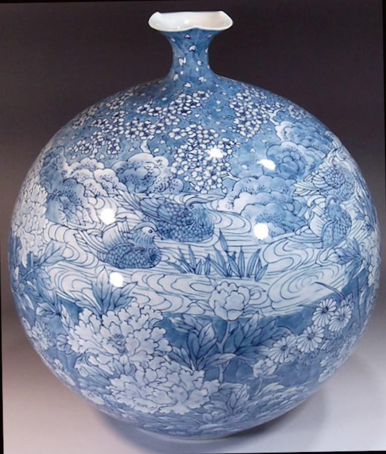Japanische zeitgenössische japanische blau-gelbe Porzellanvase von Meisterkünstler (Handbemalt) im Angebot
