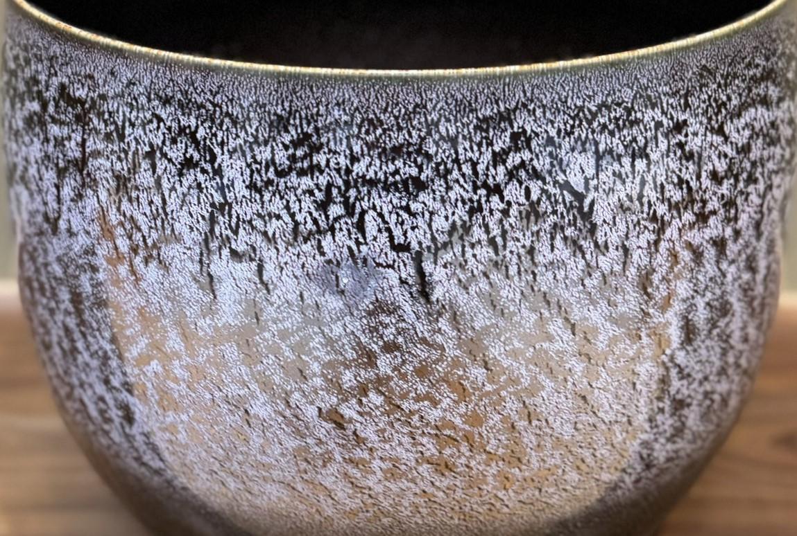 Meiji Vaso giapponese contemporaneo in porcellana marrone platino del maestro artista, 2 in vendita