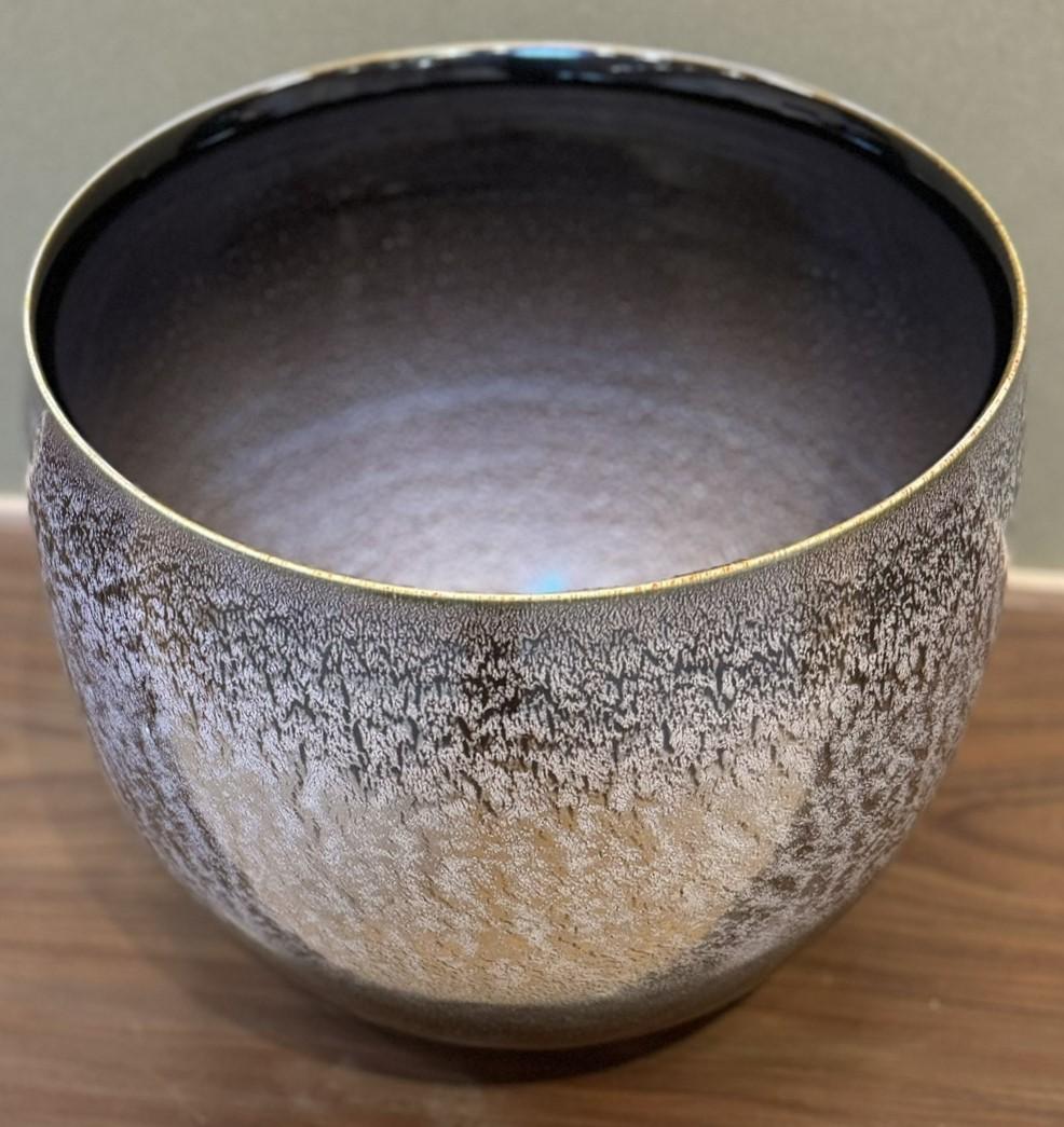 Giapponese Vaso giapponese contemporaneo in porcellana marrone platino del maestro artista, 2 in vendita
