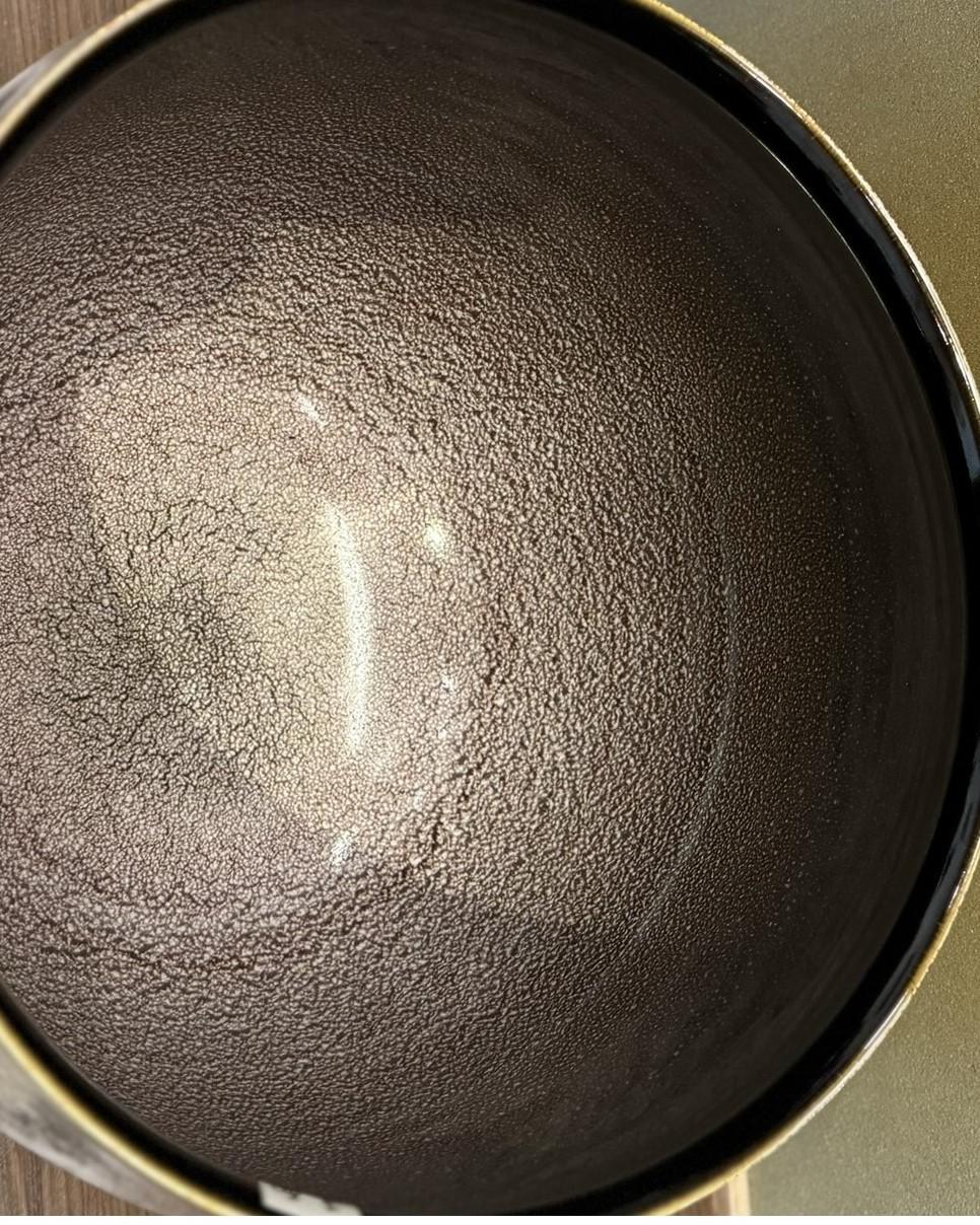 Dorato Vaso giapponese contemporaneo in porcellana marrone platino del maestro artista, 2 in vendita
