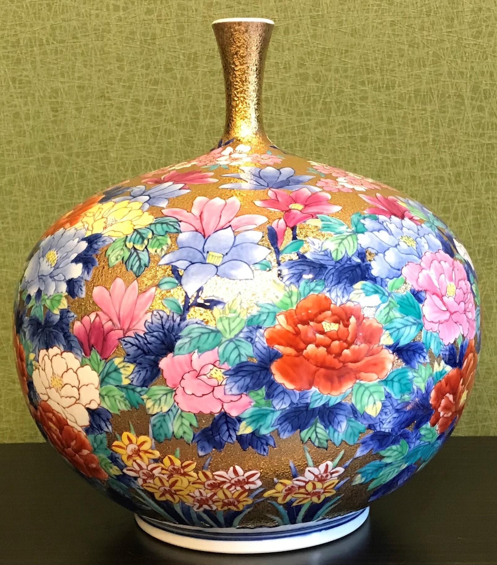 Mesmerizing contemporary Japanese decorative porcelain vase, gilded and hand painted on a stunningly shaped ovoid body, a masterpiece by an acclaimed and award-winning master porcelain artist from the Imari-Arita region of Japan. This artist is