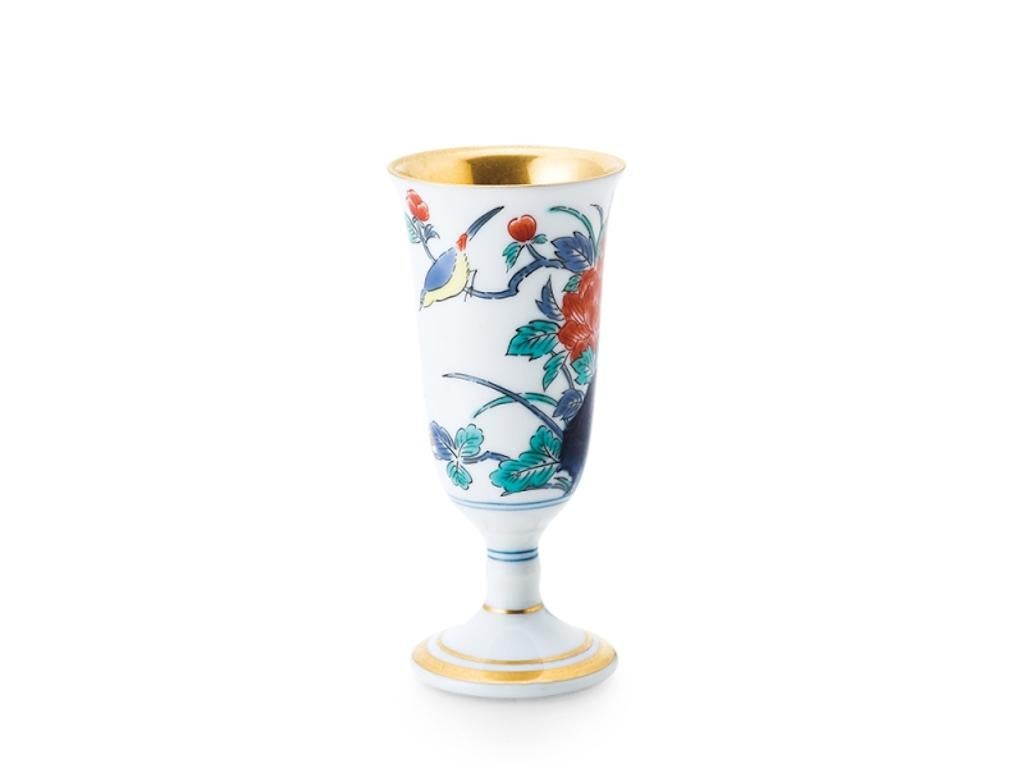 Attractive contemporary Japanese Ko-Imari (old Imari) porcelain short stem cup, in bright red, blue and green colors and generous gold application that are characteristics of Ko-Imari Porcelain called kinrande. This short stem porcelain cup got