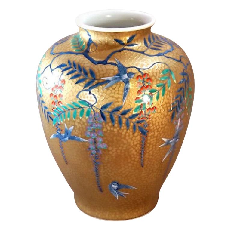 Vase japonais contemporain en porcelaine bleu doré, violet et rouge par un maître artiste en vente