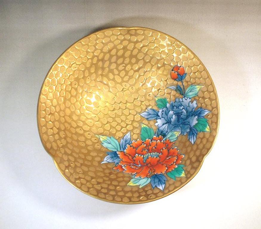 Japanese Contemporary Gold Pink Blue Green Porcelain Plate by Master Artist, 3 For Sale 1