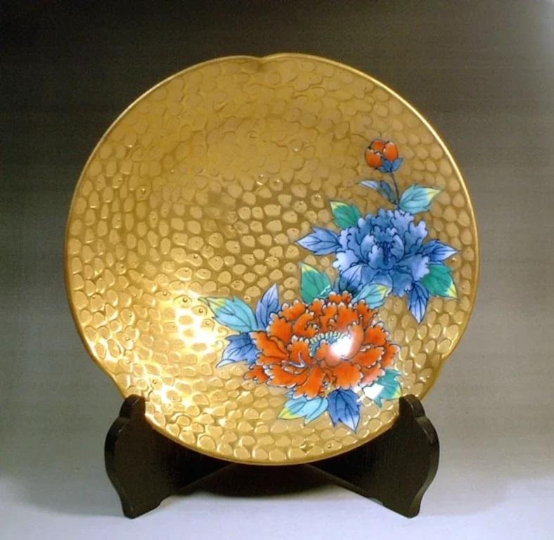 Jarrón japonés contemporáneo de porcelana roja dorada del Maestro Artista, 4 Japonés en venta