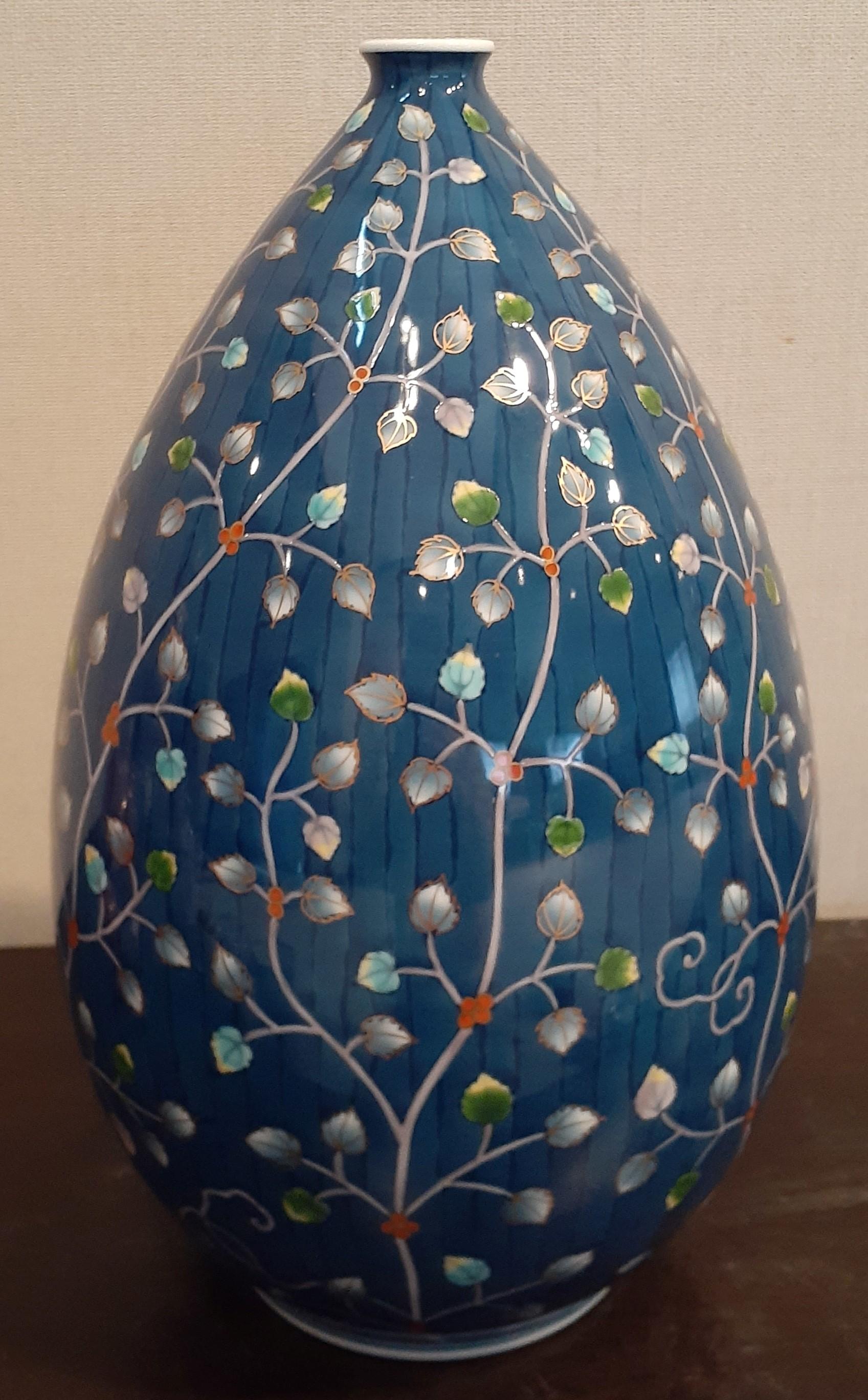 Japanese Contemporary Gray Blue Gold Porcelain Vase by Master Artist In New Condition In Takarazuka, JP