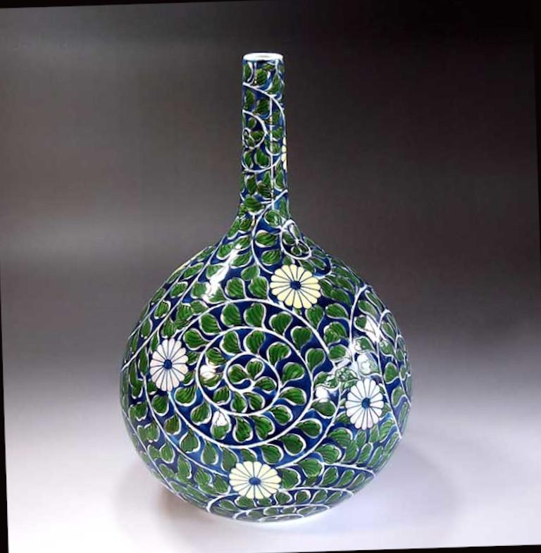 Japanese Contemporary Green Blue Purple Porcelain Vase by Master Artist In New Condition For Sale In Takarazuka, JP