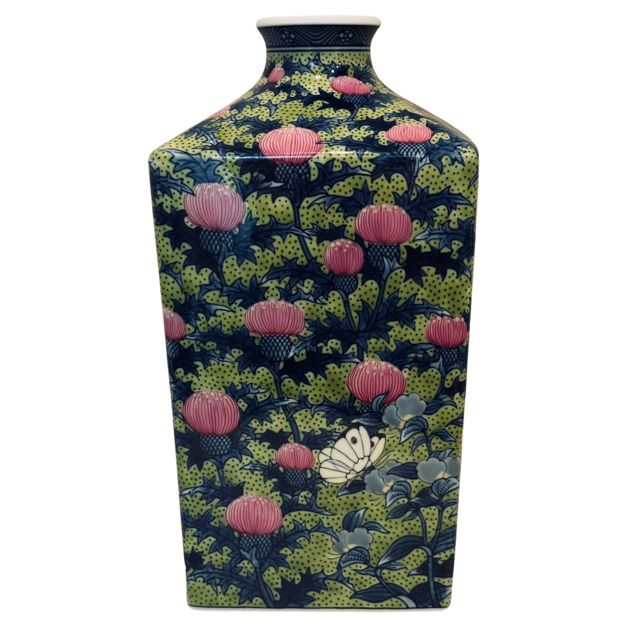 Japanische Contemporary Grün Rosa Porzellan Vase von Masterly Artist (Handbemalt) im Angebot