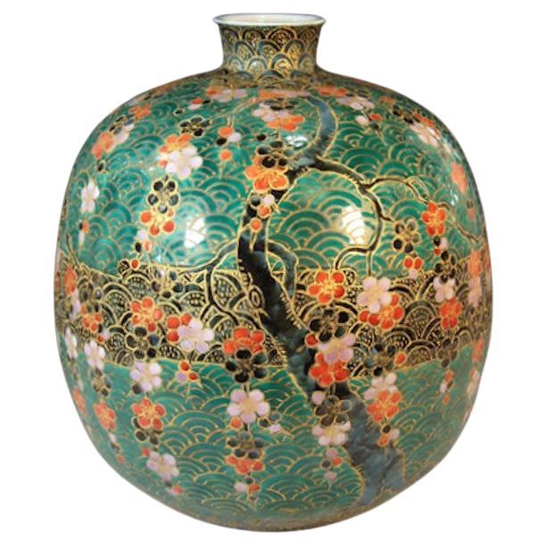 Exceptional Japanese contemporary porcelain decorative vase, intricately gilded and hand painted in vivid green, red and deep blue on an ovoid porcelain body in a stunningly beautiful shape, a signed work by highly acclaimed Japanese master