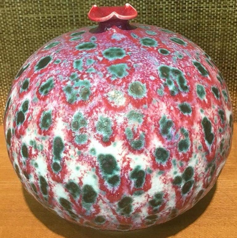 Japanese Contemporary Green Red Hand-Glazed Porcelain Vase by Master Artist 3
