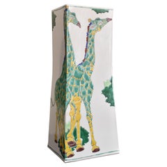 Zeitgenössische japanische Vase aus grünem, gelbem und weißem Porzellan von Meisterkünstler