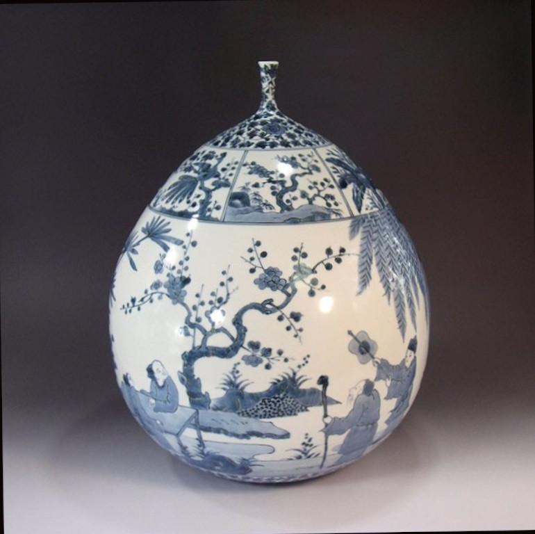 Meiji Vaso contemporaneo giapponese Imari Porcelain blu e bianco in vendita