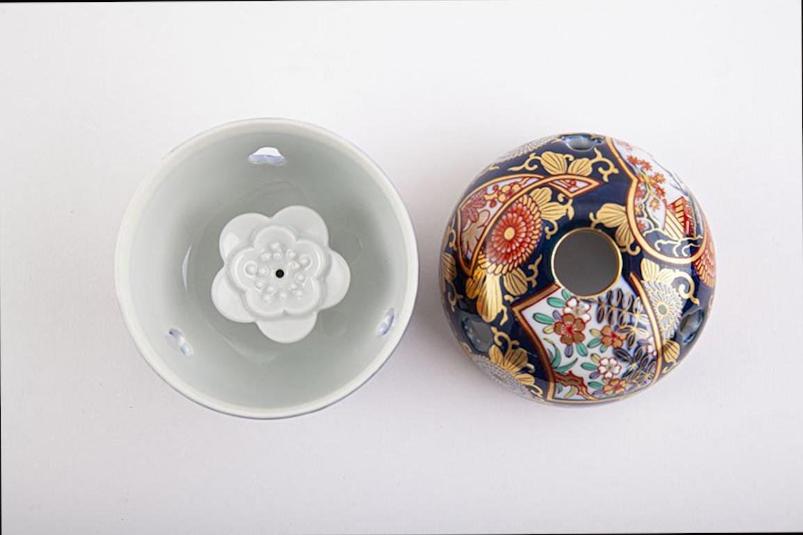 Stunning contemporary Japanese Ko-Imari style porcelain koro or incense burner or jewelry box, hand painted on a beautifully shaped round body in cobalt blue, red and green and generous application of gold on a pure white porcelain, characteristic