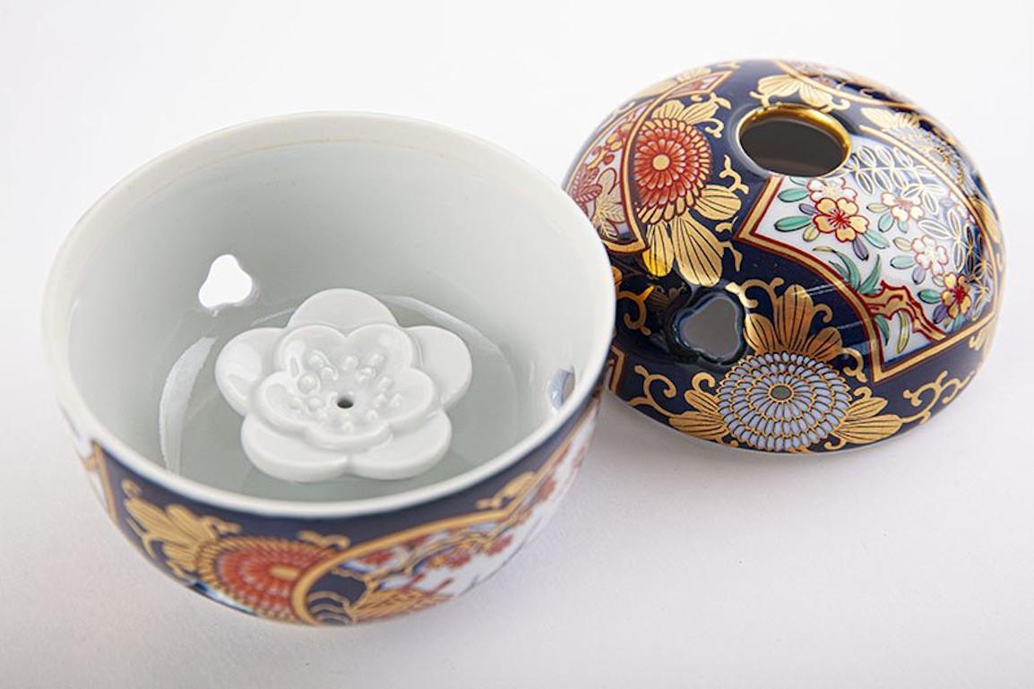 Meiji Japanese Contemporary Ko-Imari Gold Blue Porcelain Koro Incense Burner For Sale