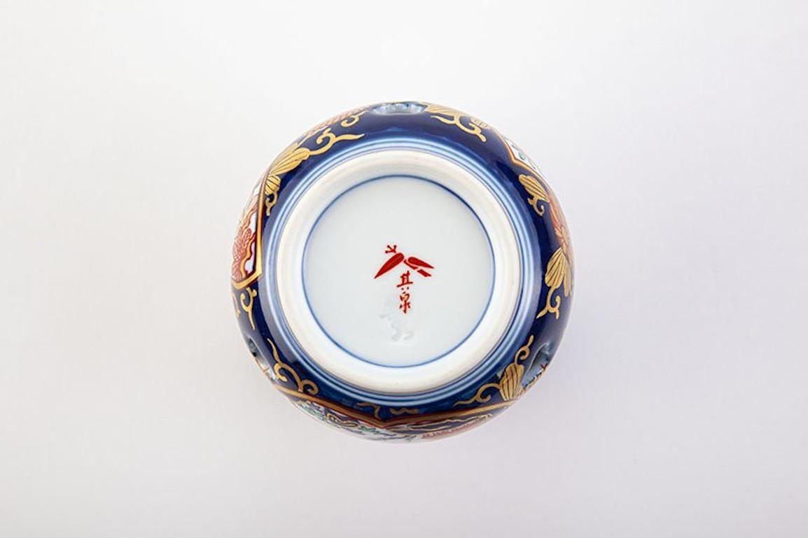 Brûleur d'encens japonais contemporain Ko-Imari Porcelain Gold Blue Koro en vente 1