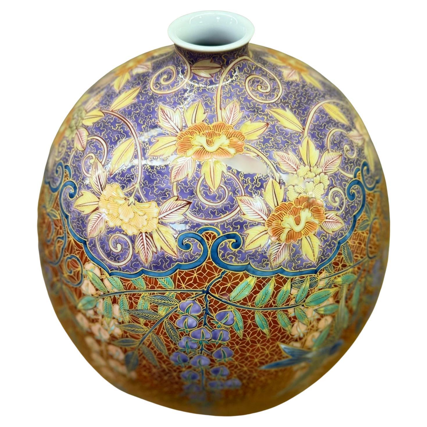Japanese Contemporary Orange Green Gold Porcelainn Vase by Master Artist, 3 In New Condition For Sale In Takarazuka, JP
