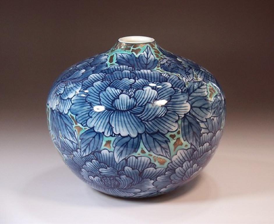 Gilt Japanese Contemporary Pink Blue Gold Porcelain Vase by Master Artist, 8 For Sale