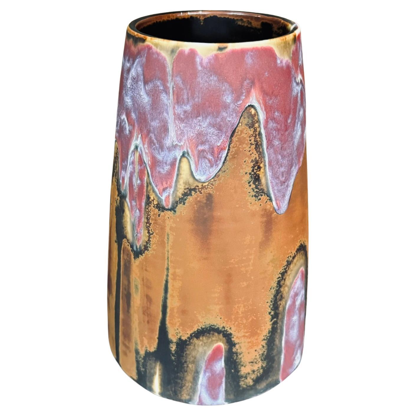 Japanese Contemporary Pink Brown Hand-Glazed Porcelain Vase by Master Artist, 2 In New Condition For Sale In Takarazuka, JP