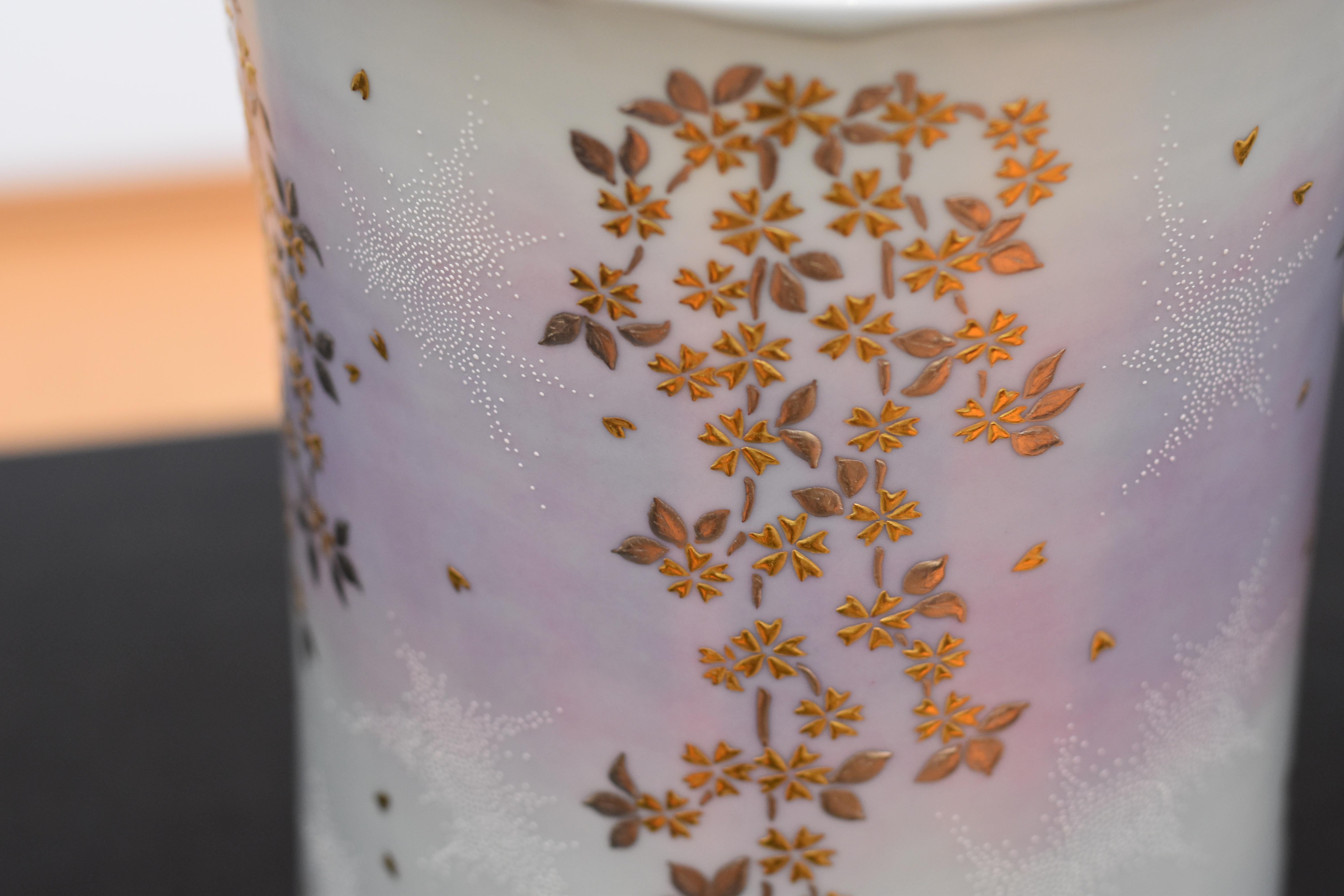 Exquisite museum quality signed Japanese contemporary porcelain vase,  a masterpiece by highly celebrated award-winning third-generation porcelain artist of the Kutani region of Japan featuring a cascade of cherry blossoms rendered in pure gold