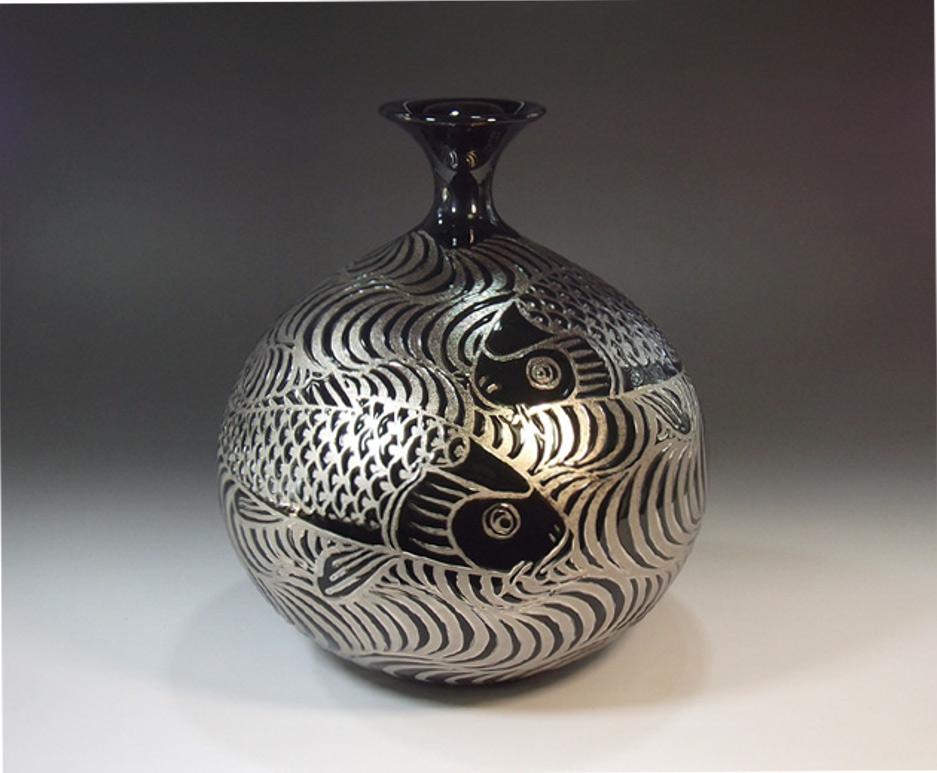 Japanese Contemporary Platinum Black Porcelain Vase by Master Artist In New Condition In Takarazuka, JP