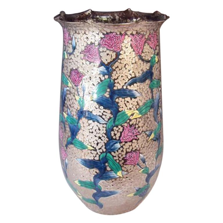 Vase contemporain japonais en porcelaine platine rose, vert et bleu par un maître artiste