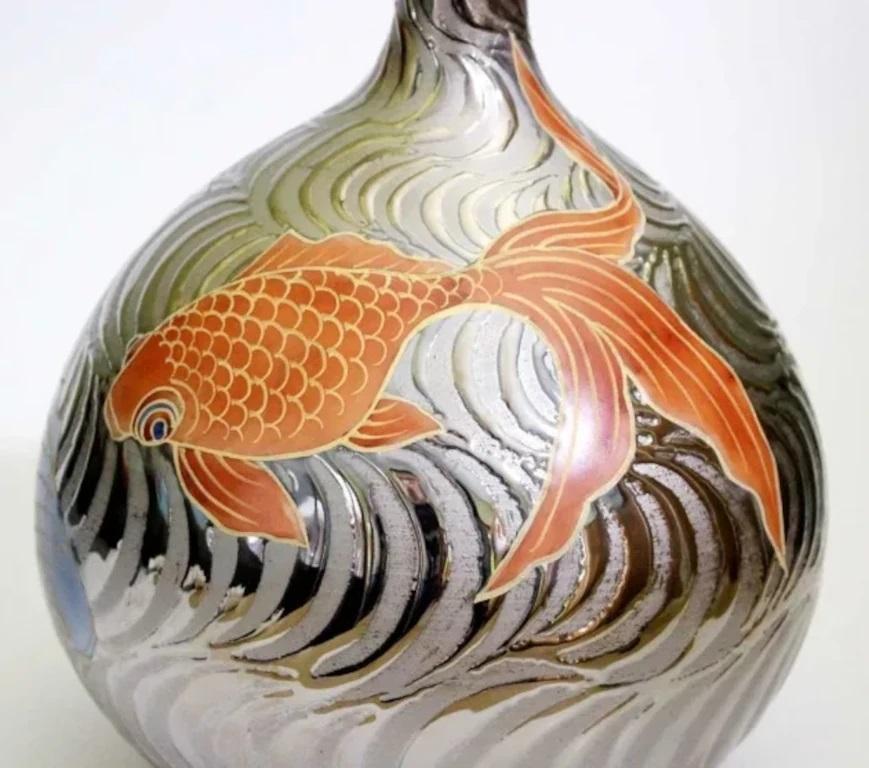 Meiji Vaso giapponese contemporaneo in porcellana rosso blu platino di un maestro artista, 2 in vendita