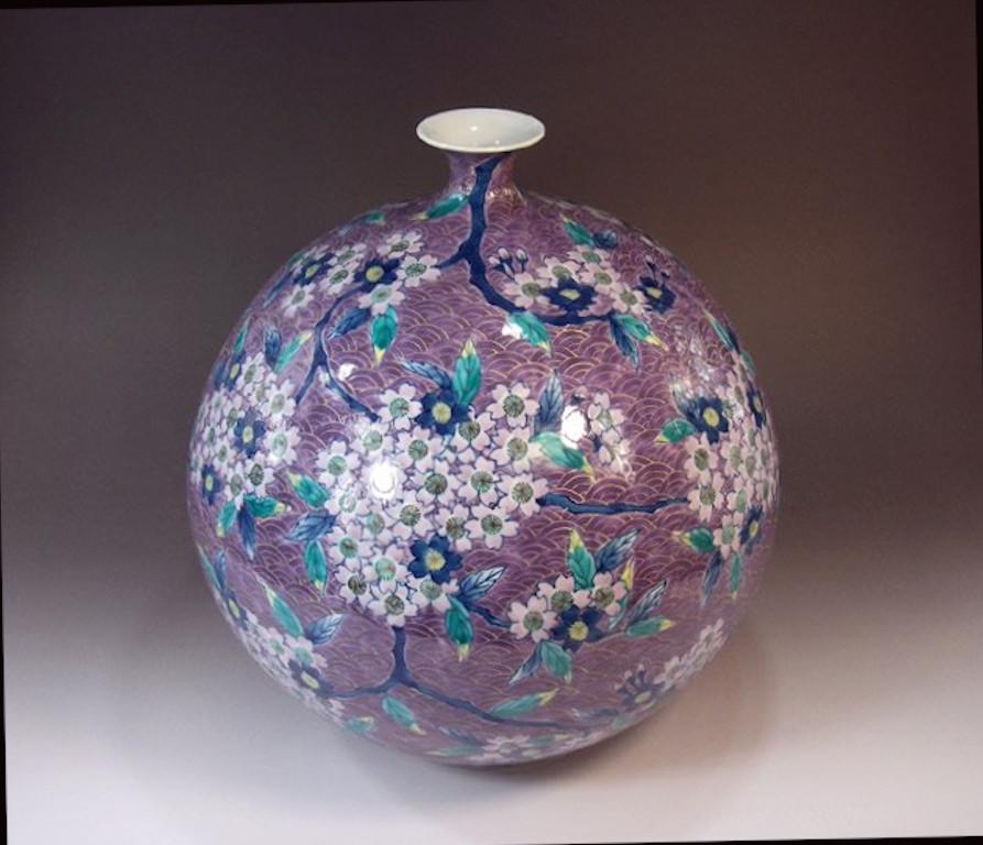 Exquisite Japanese contemporary gilded and intricately hand painted porcelain vase in a beautiful shape, intricately hand-painted in various hues of purple, a masterpiece by widely acclaimed master porcelain artist of the Imari-Arita region of