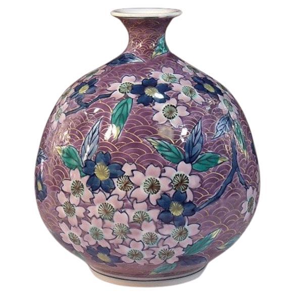 Vase contemporain japonais en porcelaine pourpre, verte, rose et or, réalisé par un maître artiste, 3 en vente