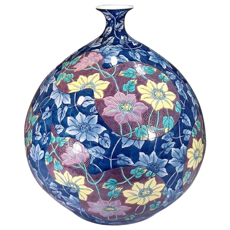 Vase contemporain japonais en porcelaine violette, jaune et bleue, réalisé par un maître artiste, 2 en vente