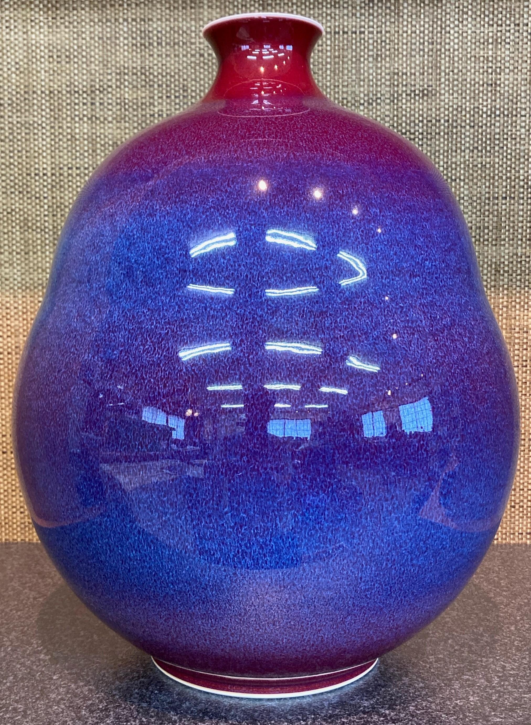 Japanese Contemporary Red and Blue Hand-Glazed Porcelain Vase by Master Artist For Sale 1