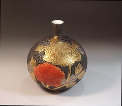 Japanese Contemporary Red Black Gold Platinum Porcelain Vase by Master Artist, 3