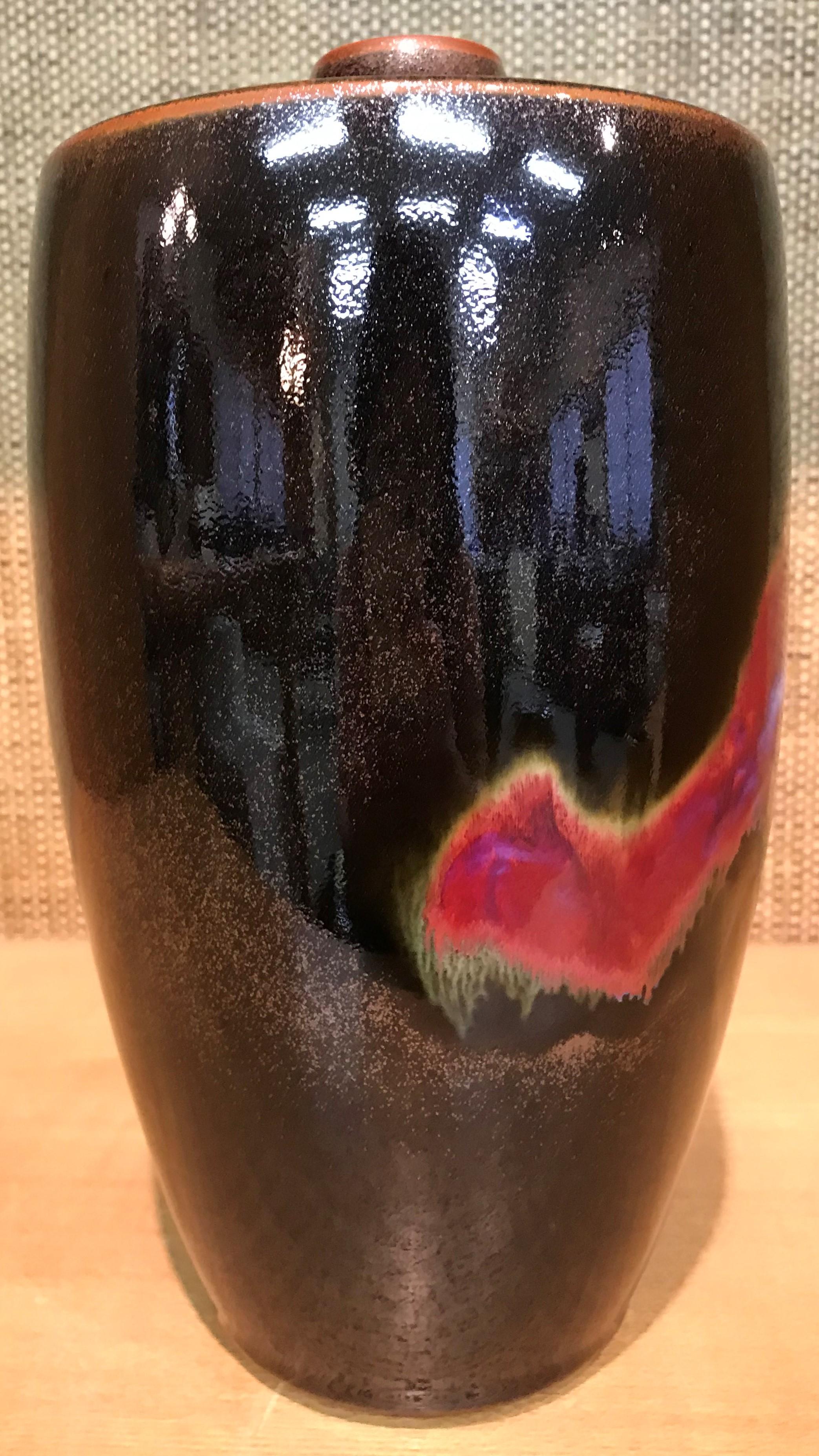 Japanese Contemporary Red Black Hand-Glazed Ceramic Vase by Master Artist In New Condition In Takarazuka, JP