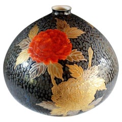 Jarrón Contemporáneo Japonés de Porcelana Rojo Negro Platino del Maestro Artista