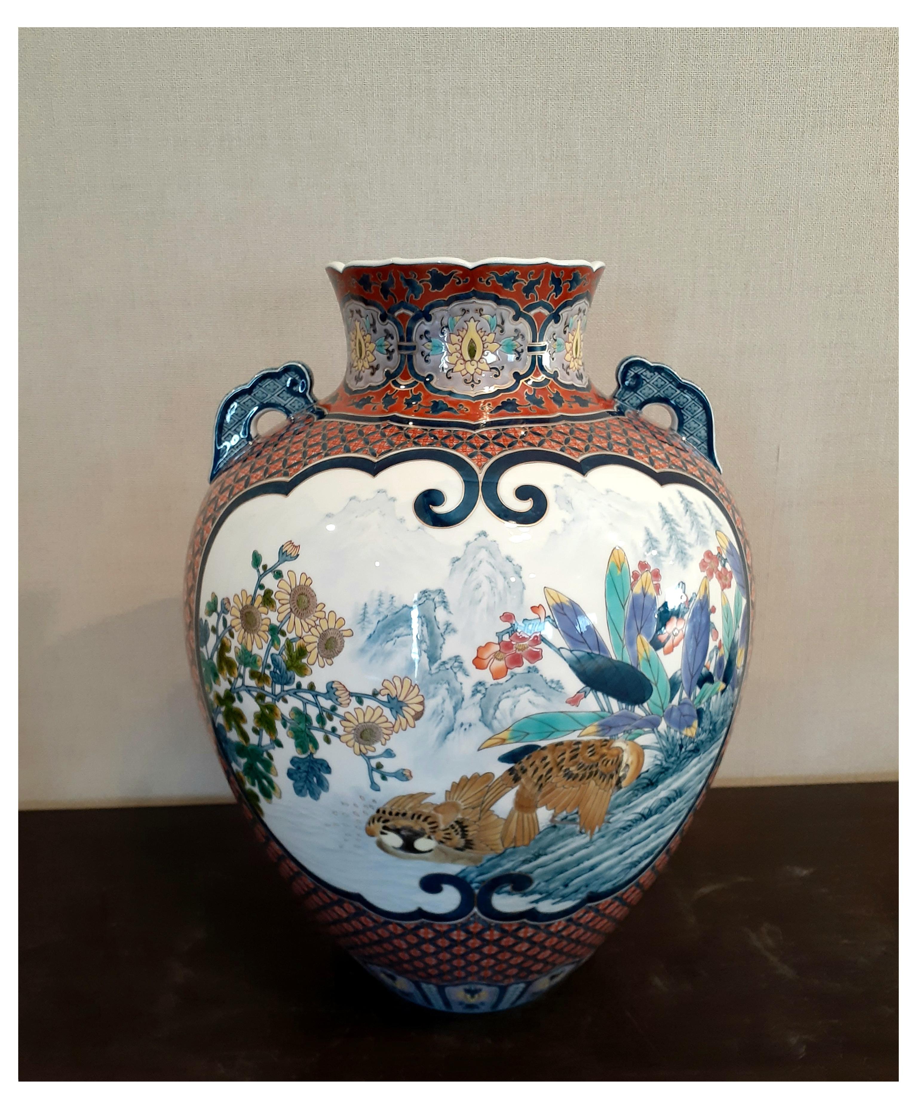 Meiji Vaso giapponese contemporaneo in porcellana rosso-blu-oro di un maestro artista, 3 in vendita