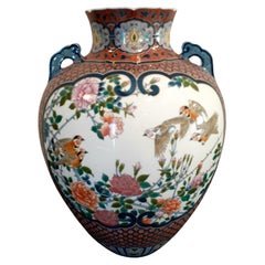 Vase contemporain japonais en porcelaine rouge, bleu et or, réalisé par un maître artiste, 3