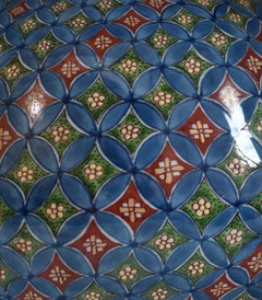 Vase japonais contemporain en porcelaine rouge, bleu et vert par un maître artiste, 4 pièces